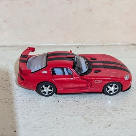 Kinsmart 5 Inch Dodge Viper GTS-R Red Hardtop Diecast Car 1:36 Pull Back Action - Picture 1 of 8